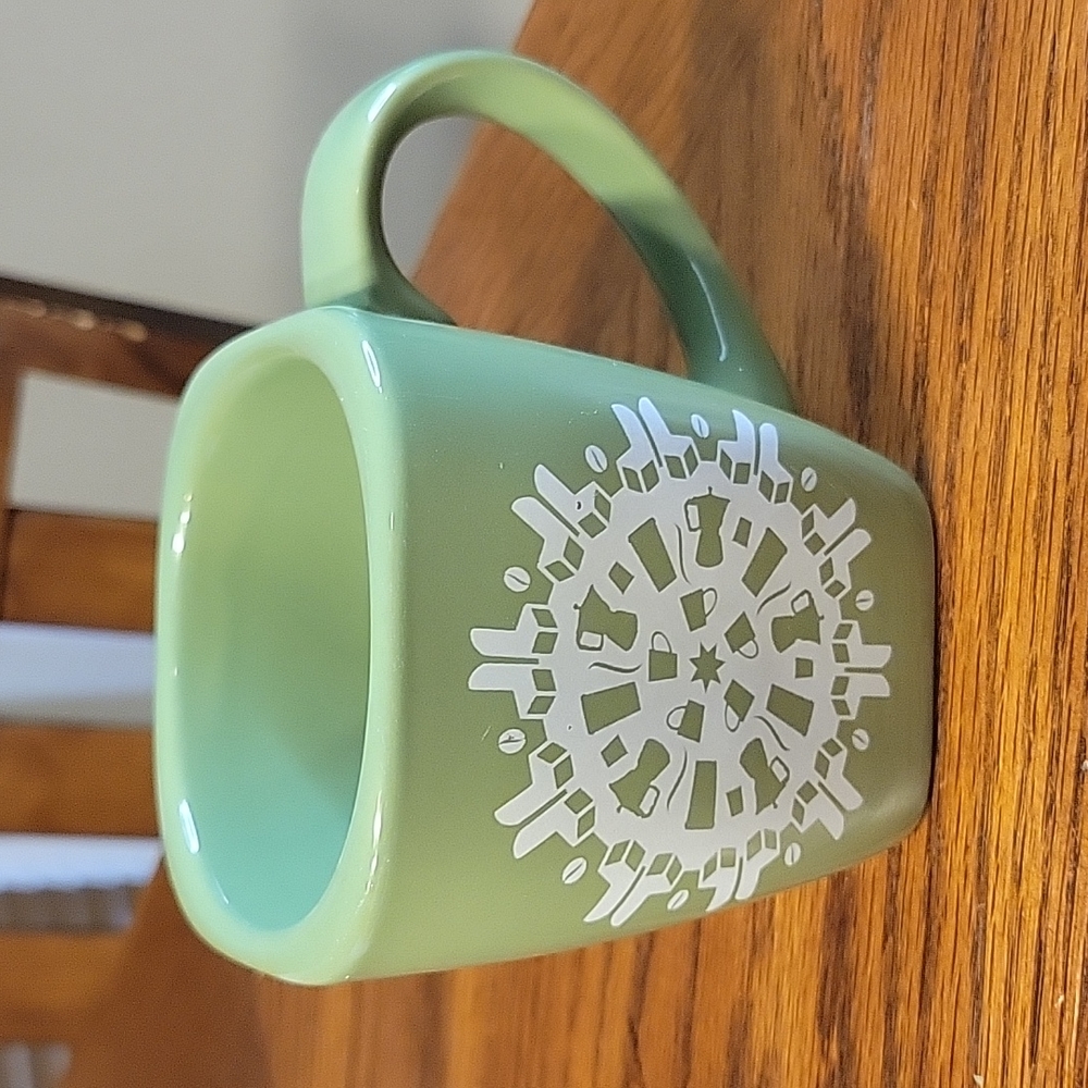Starbucks 2004 Retired Green Snowflake 10 oz. Cup Mug